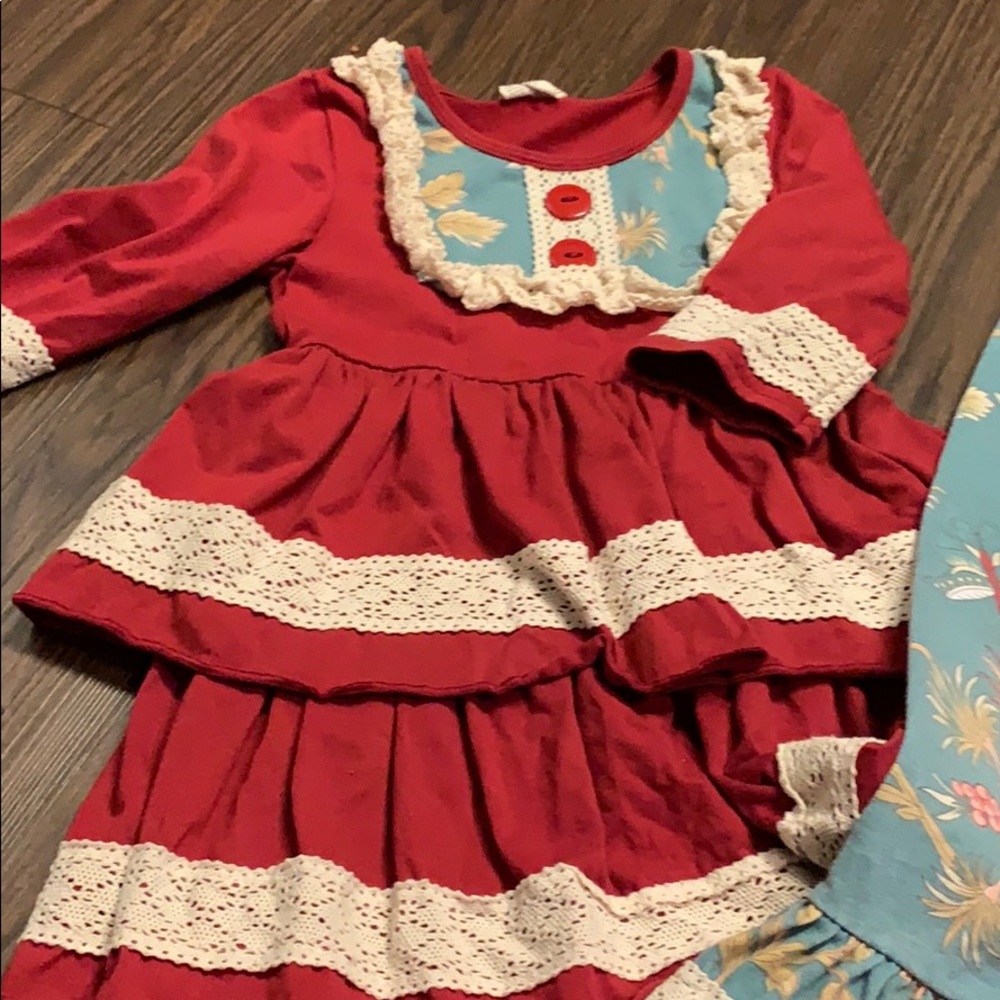 Dress tunic with leggings.